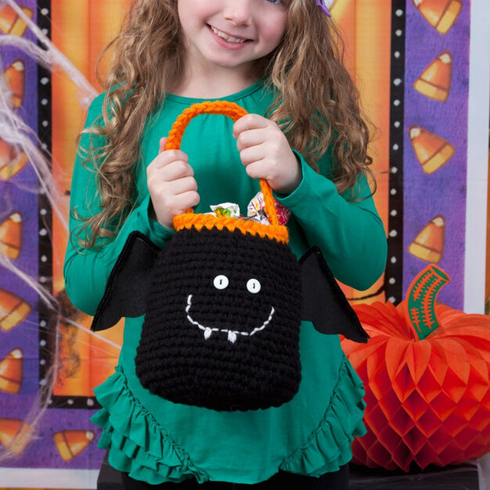 Free Crochet Happy Bat Bag Pattern