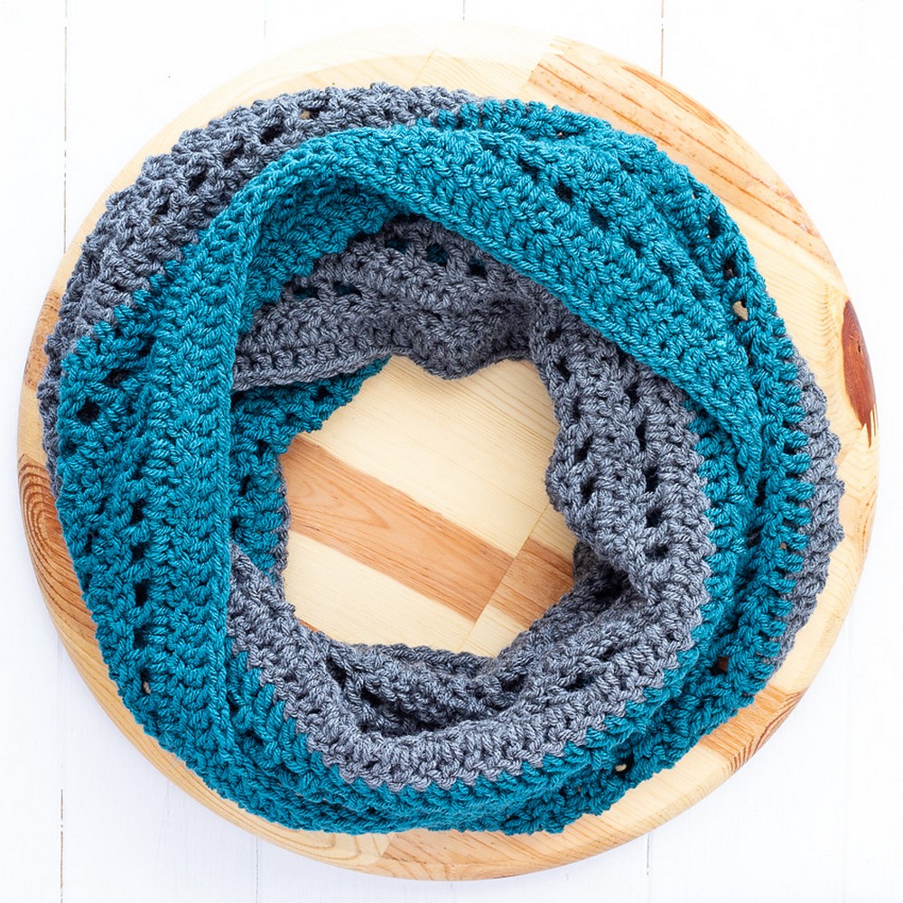 Free Crochet Color Blocked Infinity Scarf