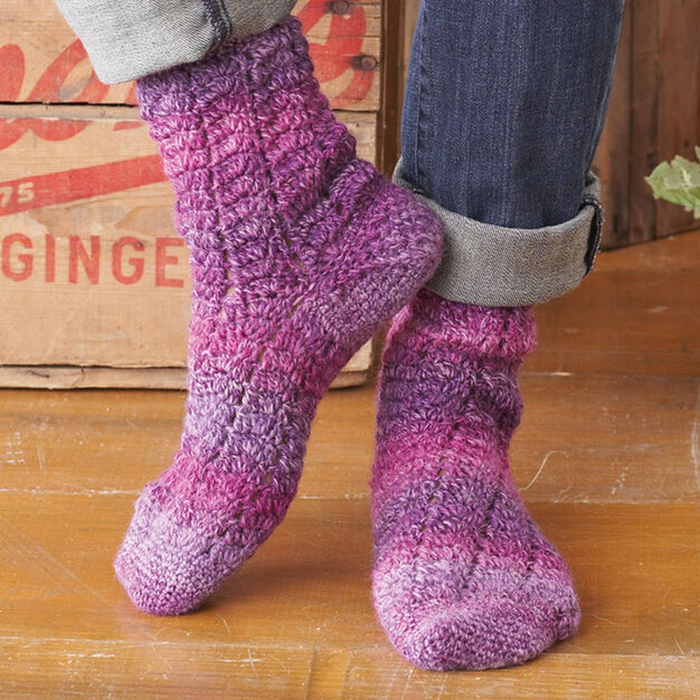 Free Crochet Twisting Lace Socks