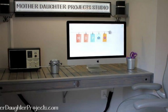 18-stepped DIY Floating Desk