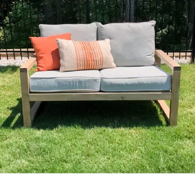 The Comfiest DIY Outdoor Sofa Plan