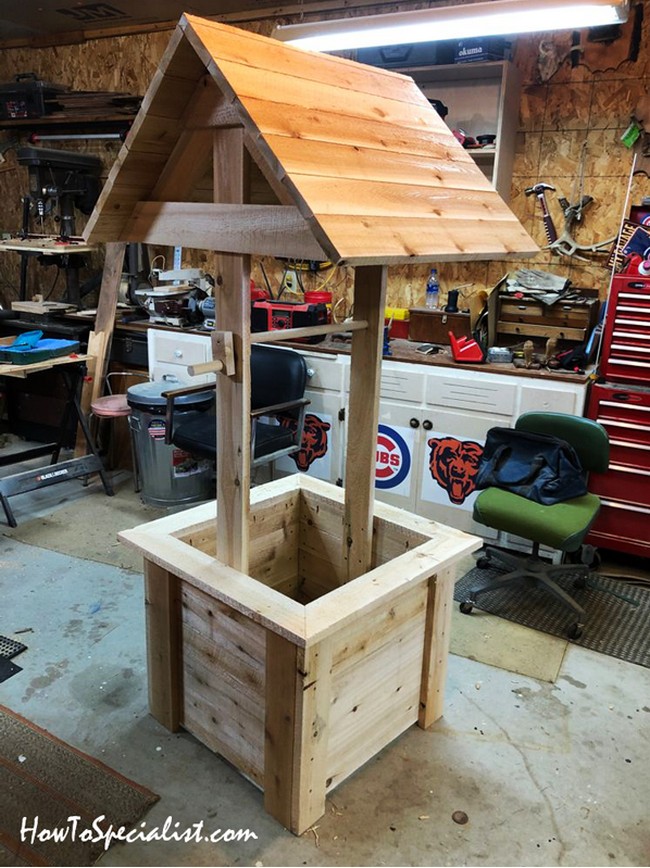 DIY Garden Wishing Well