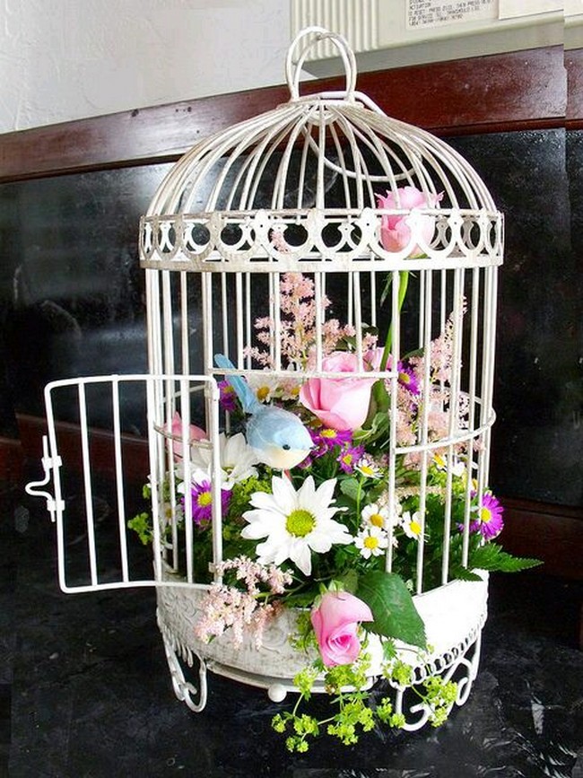 Centers with Cages Decorate