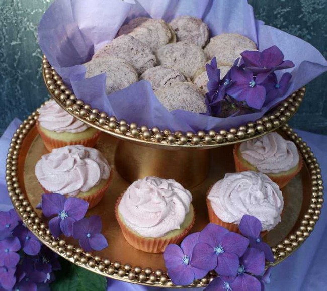 DIY Elegant Cupcake Stand