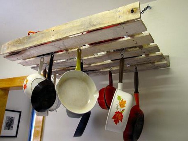 DIY Pallet Pot Rack