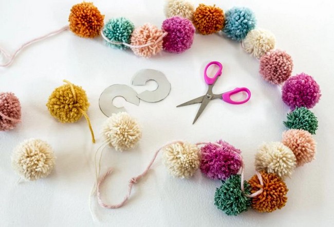 DIY Pom-Pom Garland 1