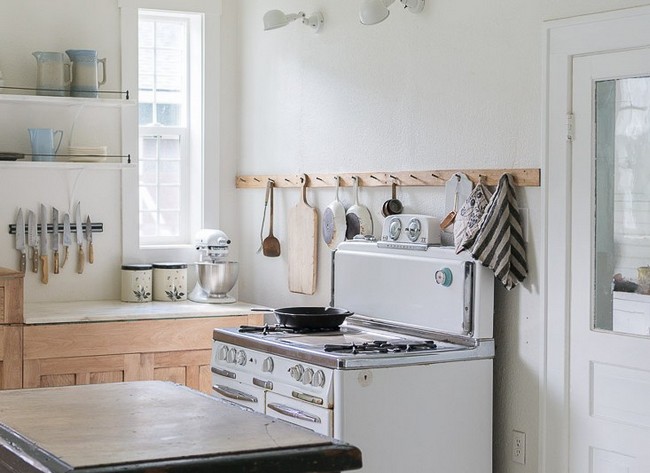 DIY Rustic Pot Rack