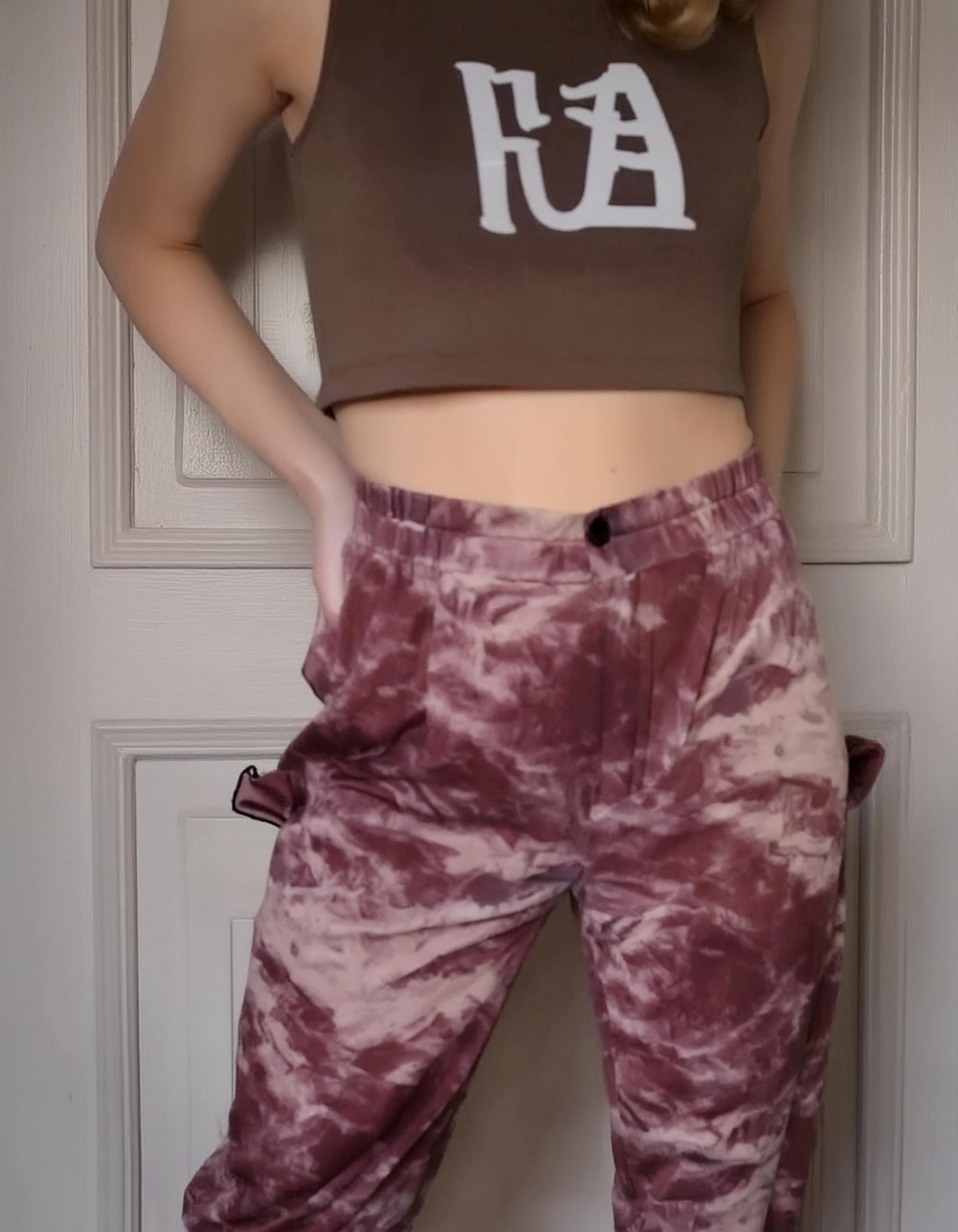 how to wear tie dye pants