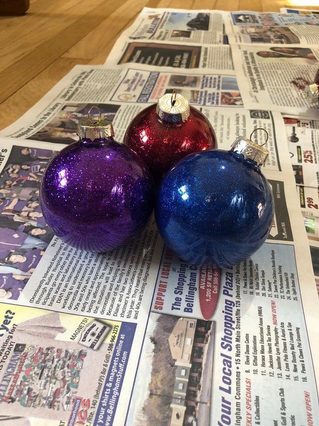 Simple Glitter Ornaments DIY