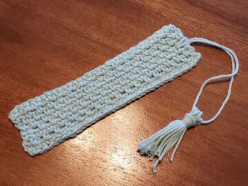 25 Free Crochet Bookmark Patterns For Readers - DIYsCraftsy