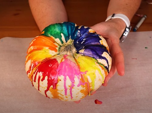 How To Make Melted Crayon Art 1