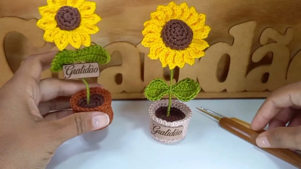 Modern Crochet Mini Sunflower Pattern 1