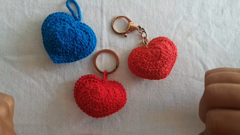 Simple Crochet Heart-Shaped Keychain Pattern 1
