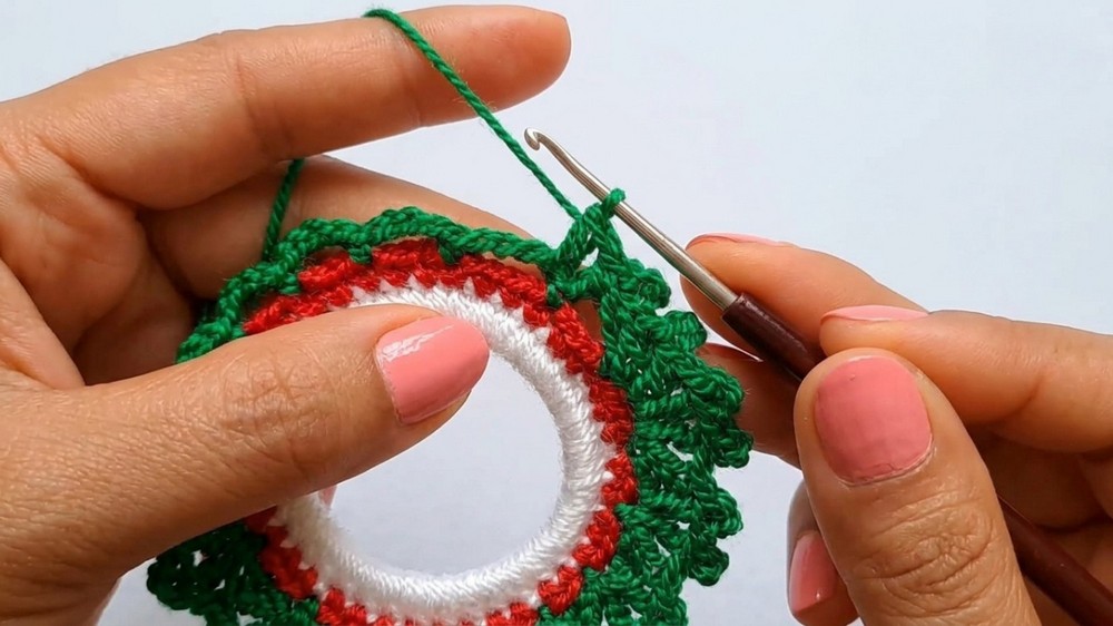 Crochet Christmas Wreath Pattern 2