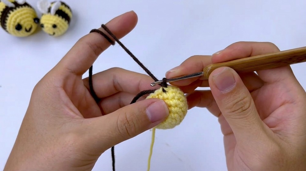 Crochet Bee Amigurumi Pattern 2