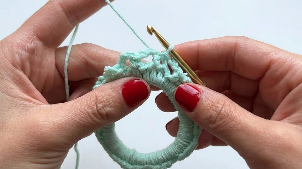 Crochet Floral Scrunchie Pattern 2