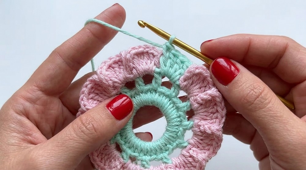 Crochet Floral Scrunchie Pattern 3