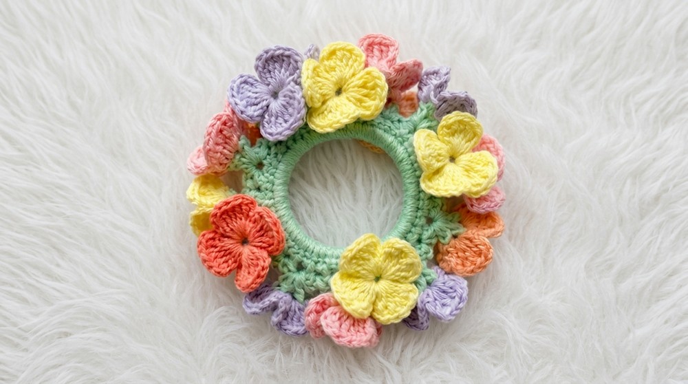 Crochet Floral Scrunchie Pattern 4