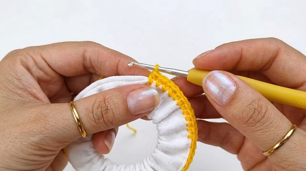 Crochet Scrunchie Pattern 1