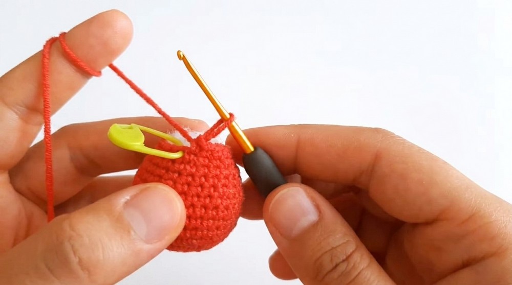Crochet Strawberry Amigurumi Pattern 3