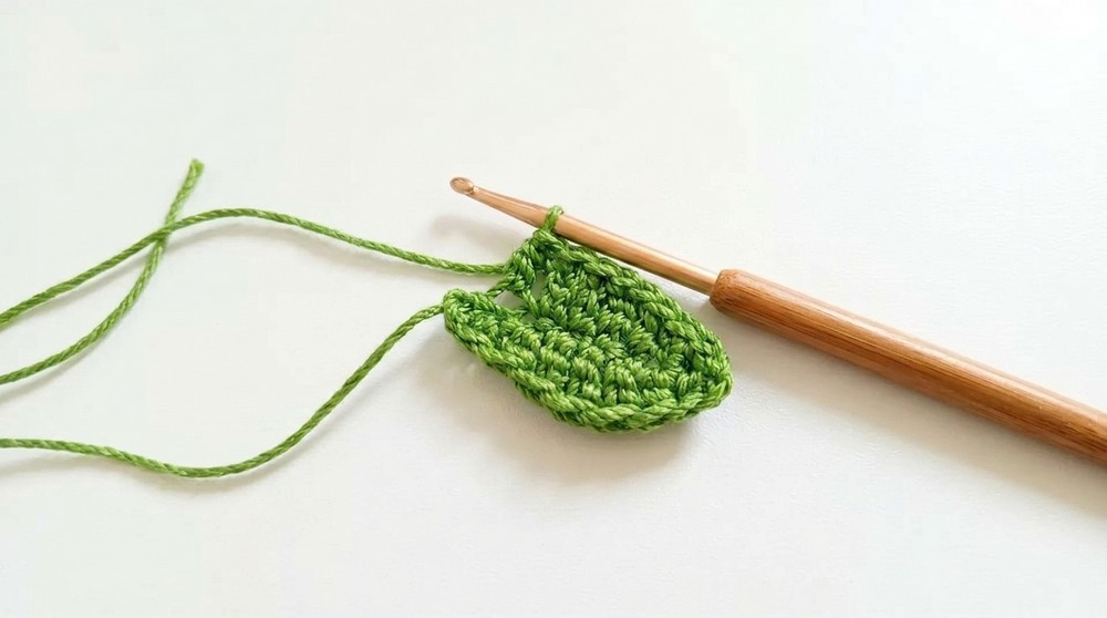 Crochet Tulip Keychain Pattern 3