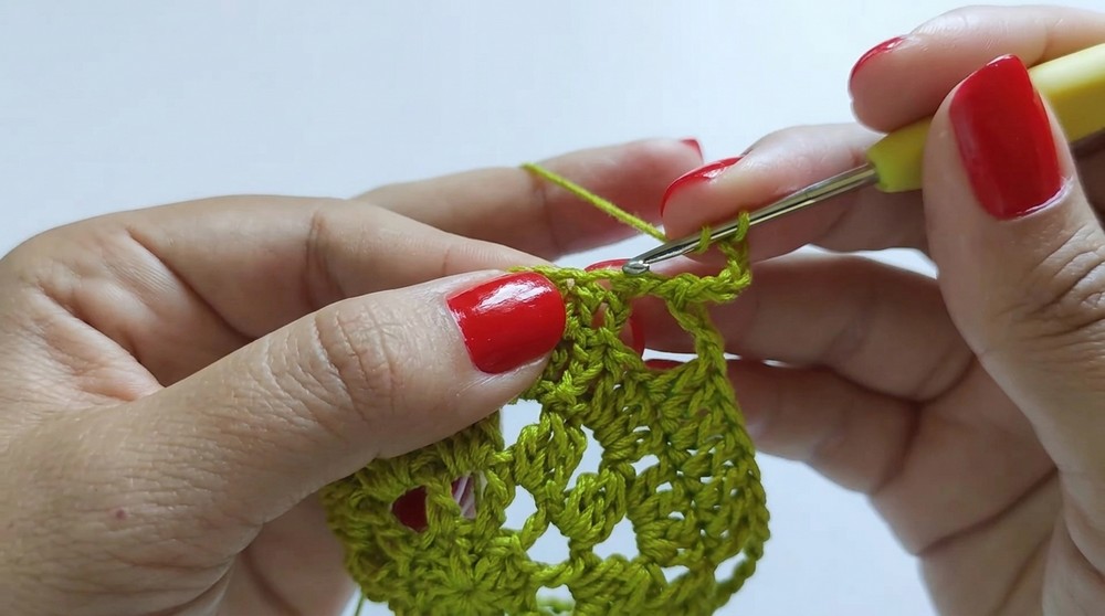 Crochet Christmas Ornament Pattern 2
