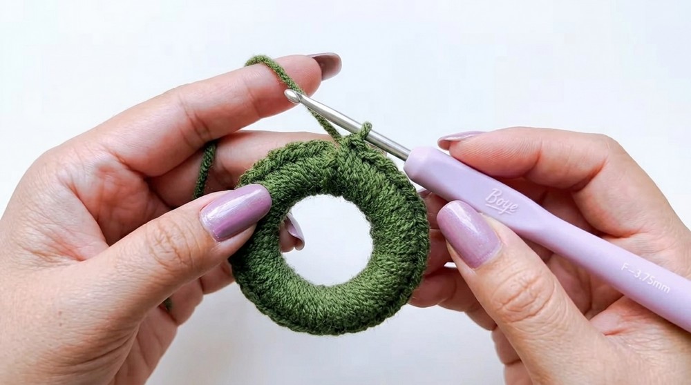 Crochet Christmas Wreath Pattern 1
