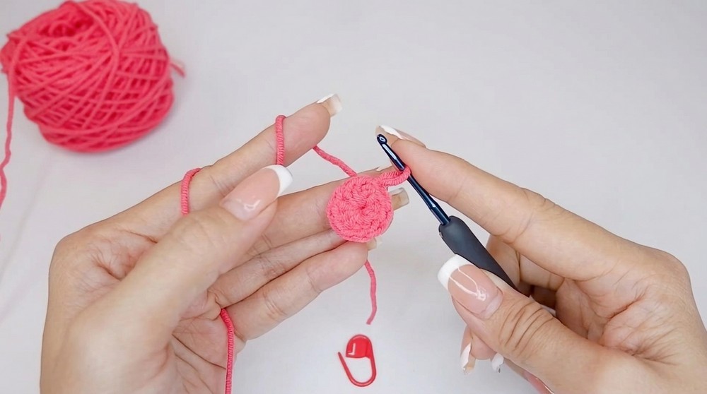 Crochet Star Keychain Pattern 1