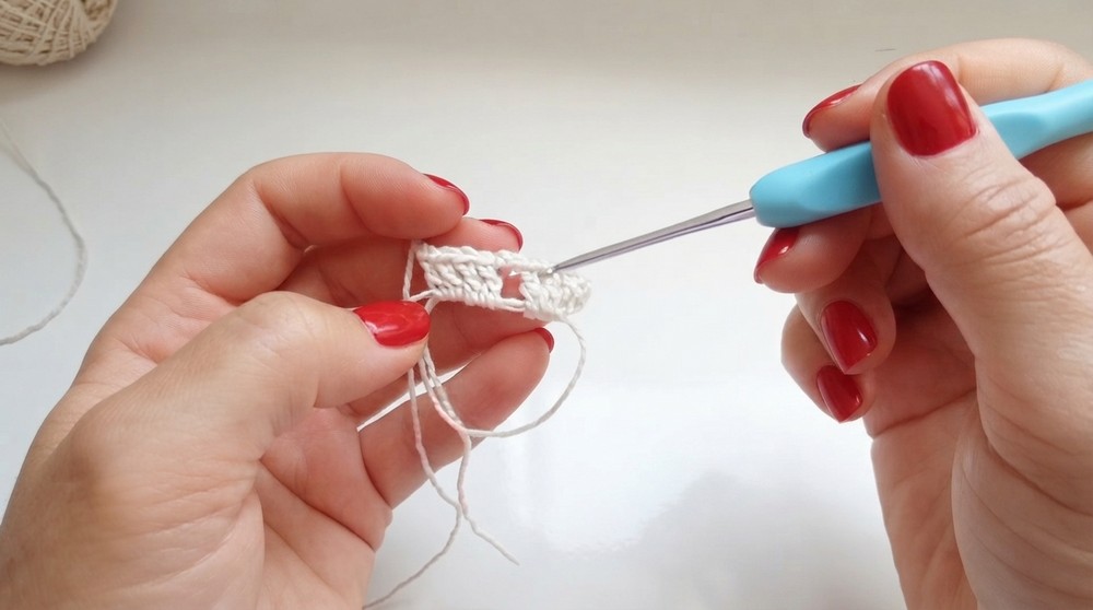 how to Luara crochet top. Made with squares. 3
