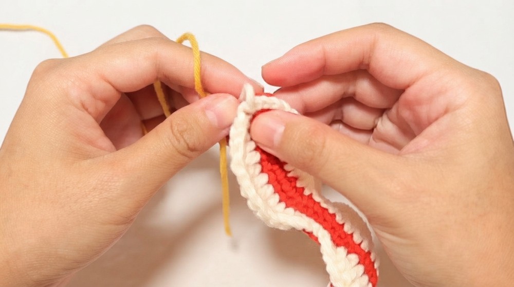 How To Crochet Christmas Style Pet Collar For Dog Cat (3)