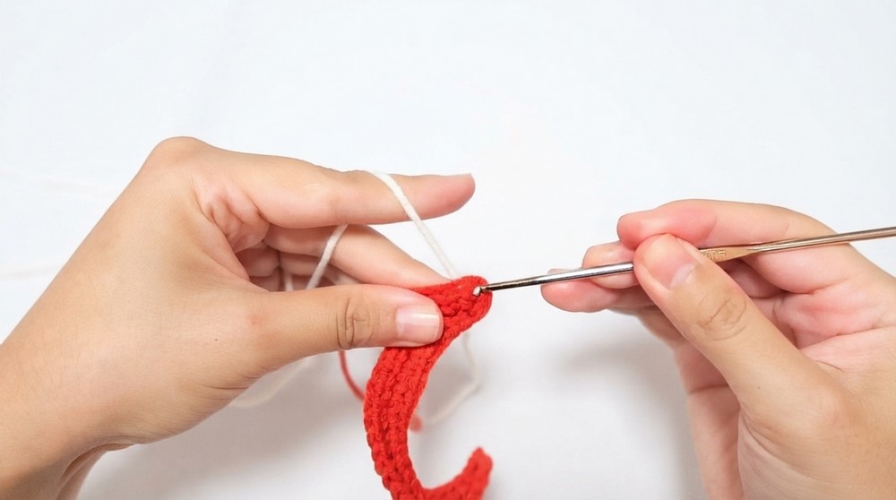 How To Crochet Christmas Style Pet Collar For Dog Cat (5)