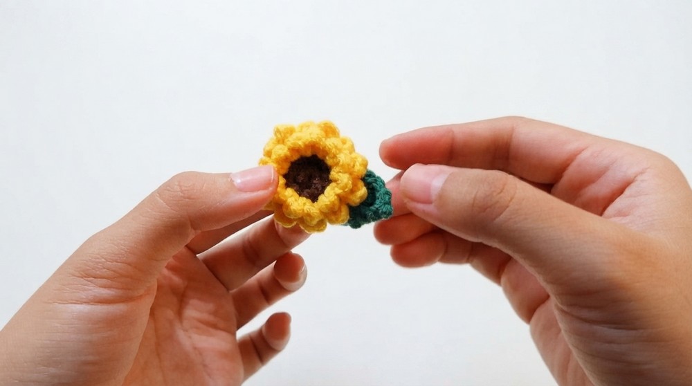 How To Crochet Sunflower Brooch Applique 10