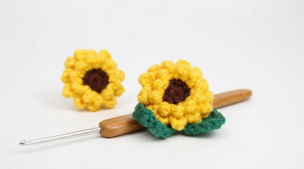 How To Crochet Sunflower Brooch Applique 2