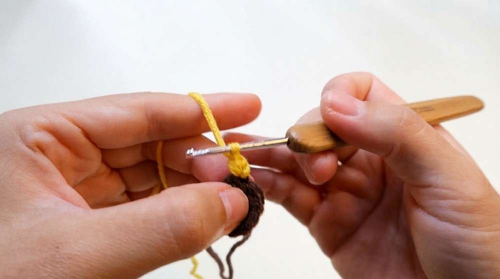 How To Crochet Sunflower Brooch Applique 4