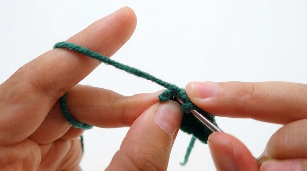 How To Crochet Sunflower Brooch Applique 8