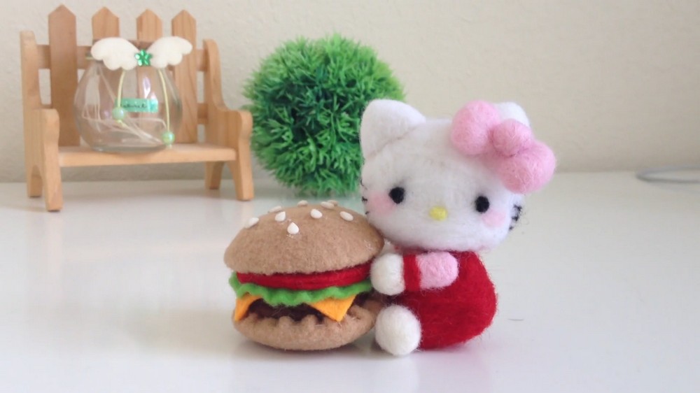DIY Hello Kitty & Burger Plush Needle Felt Tutorial 1