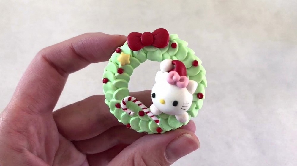 DIY Hello Kitty Christmas Wreath 1