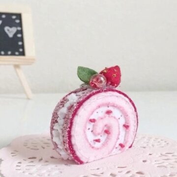 DIY Strawberry Cake Roll Plush 1