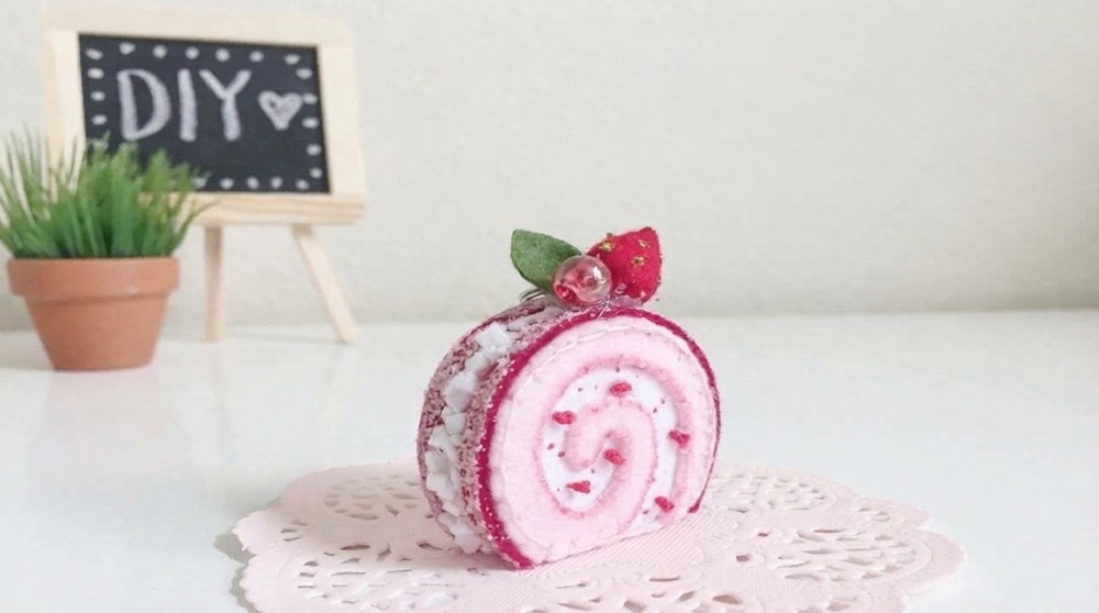 DIY Strawberry Cake Roll Plush 1