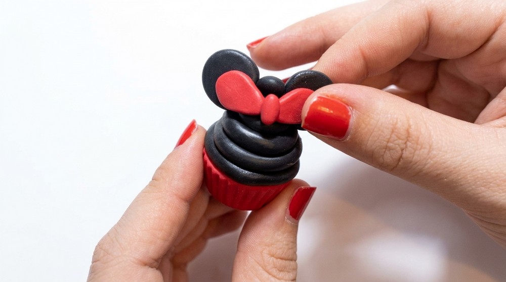 DIY Polymer Clay Cupcake Minnie Pattern 4