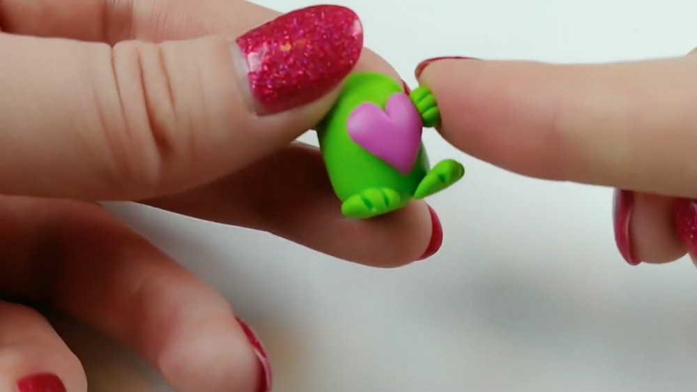 DIY Polymer Clay frog and pea-pod Tutorial 5