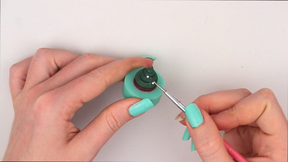 DIY Polymer Clay Christmas Tree Cupcake Tutorial 4