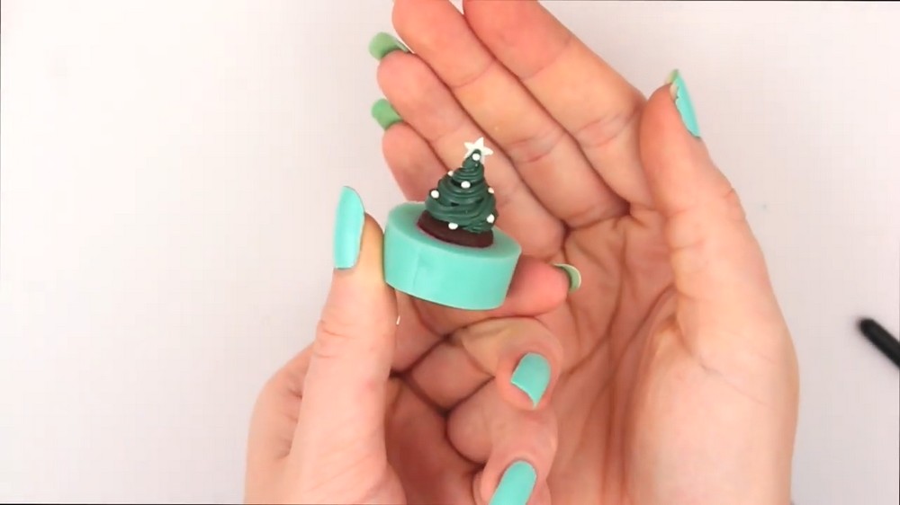 DIY Polymer Clay Christmas Tree Cupcake Tutorial 5